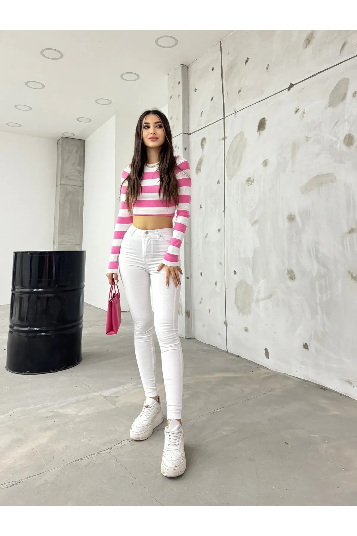 BİKELİFE  Weiße, knöchellange, schmal geschnittene Lycra-Hose mit hoher Taille für Damen