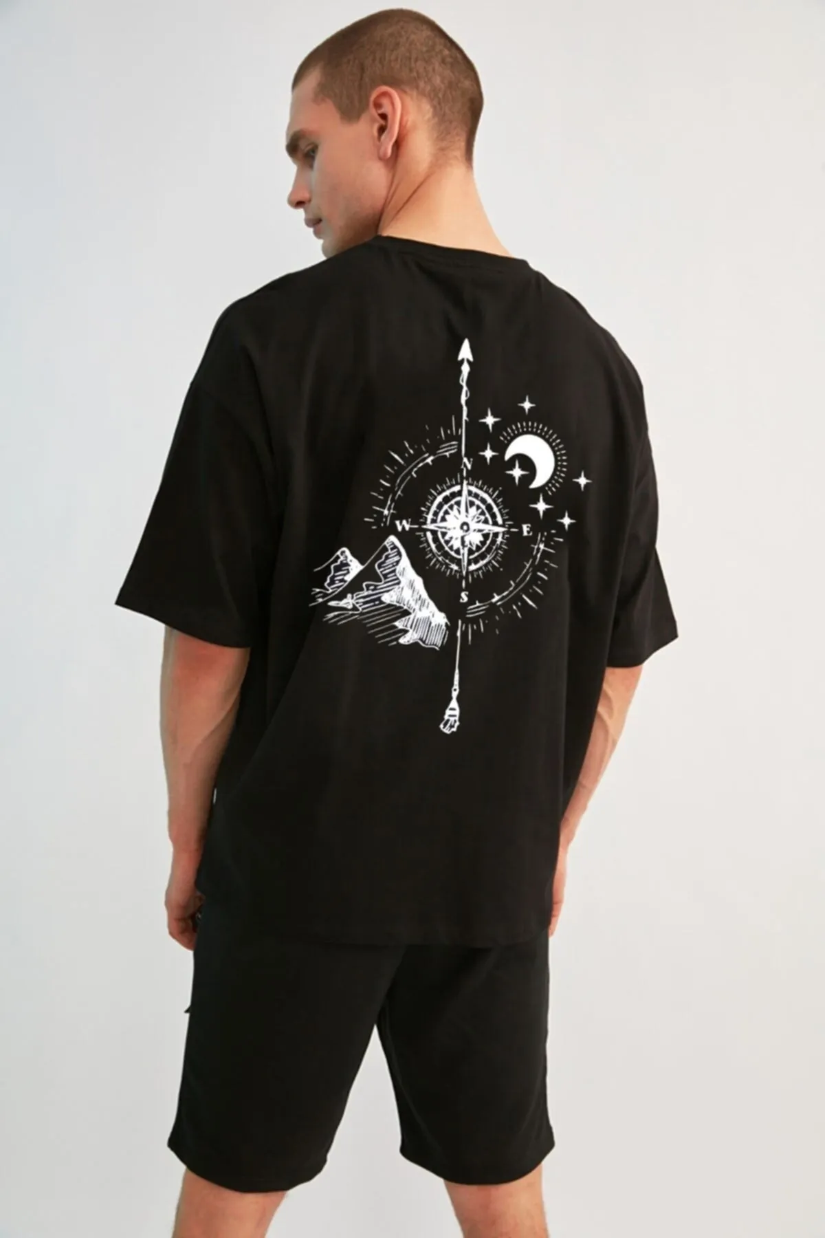 trendypassion  T-Shirt mit Kompass-Aufdruck auf der Rückseite