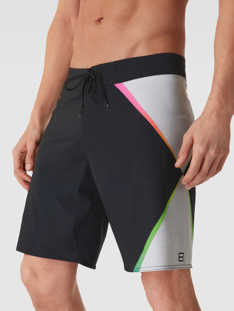 Badehose mit Schnürverschluss Modell 'PRISM AIRLITE' in schwarz