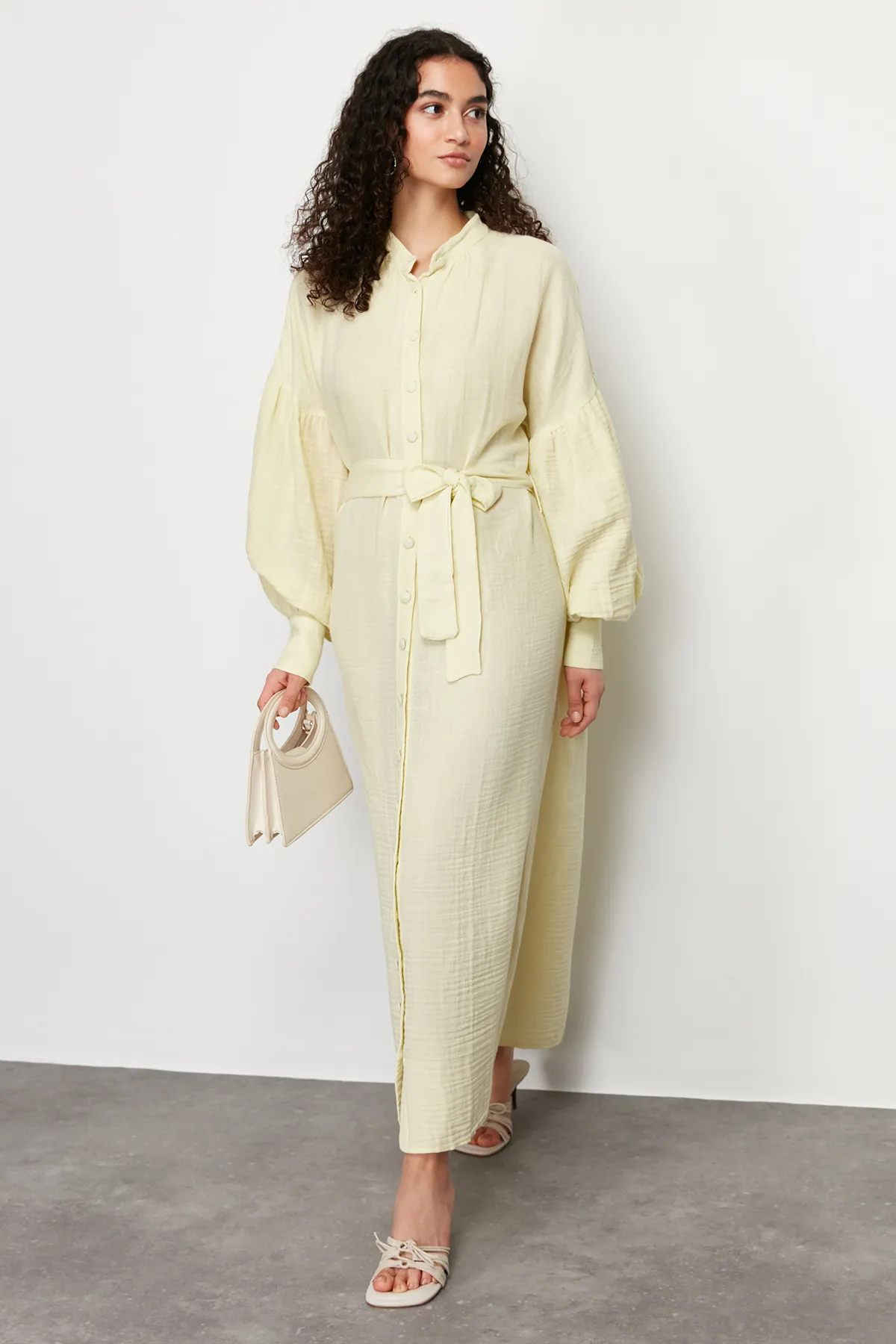 Trendyol Modest  Mintfarbenes, gefüttertes, schlicht gewebtes Kleid mit Ballonärmeln TCTSS24EB00164