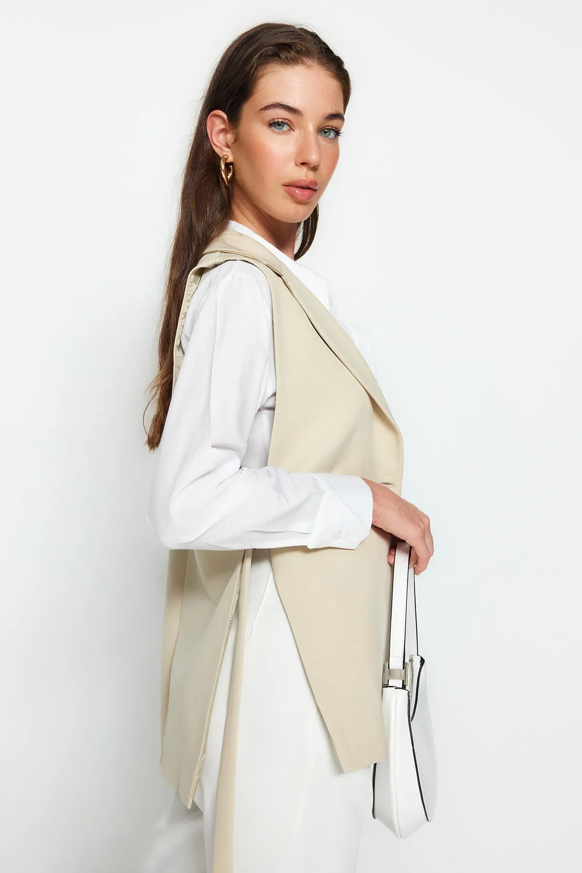Trendyol Collection  Beige taillierte gewebte Weste TWOAW23YE00032