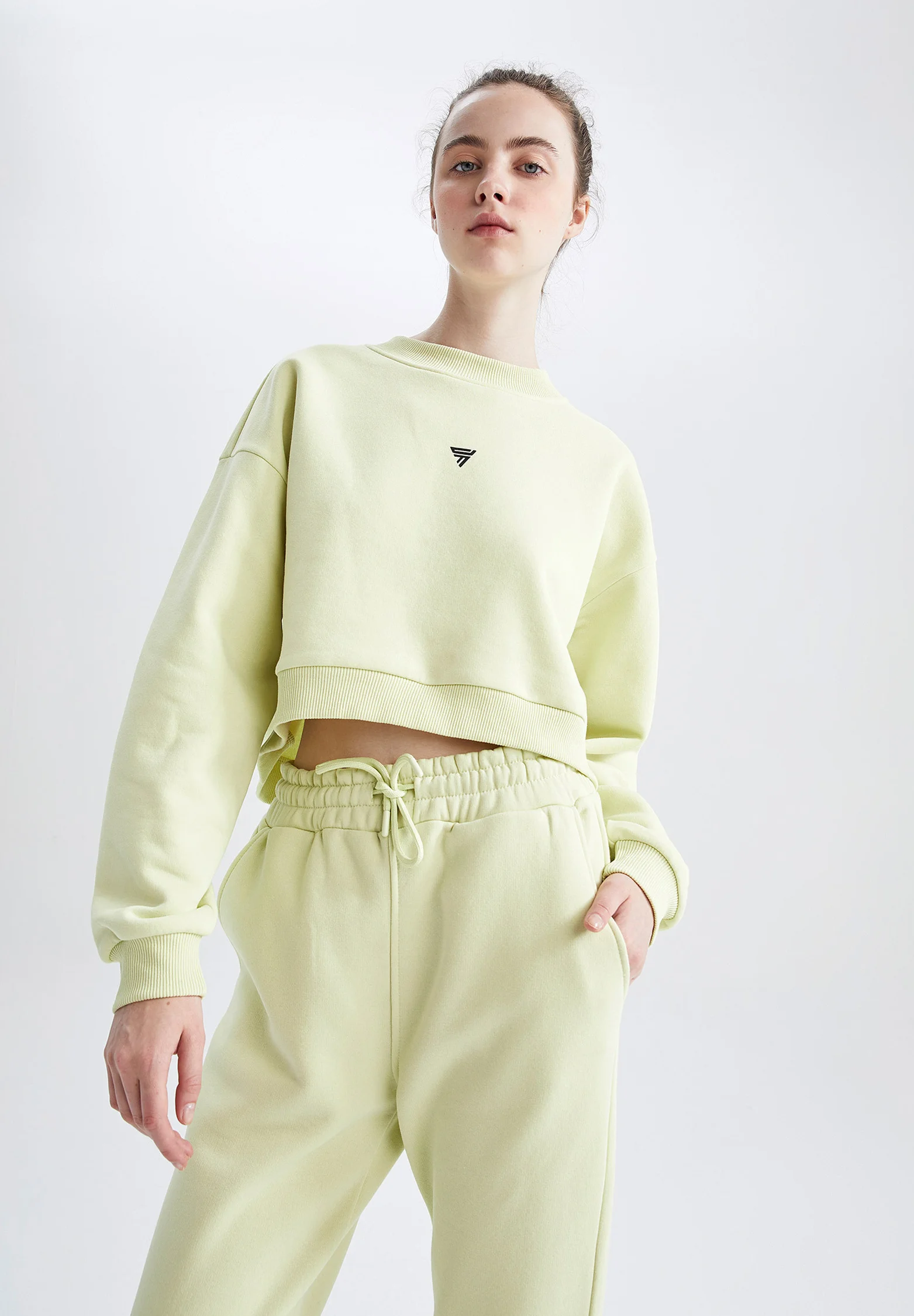 Sudadera DeFacto CROPPED FIT