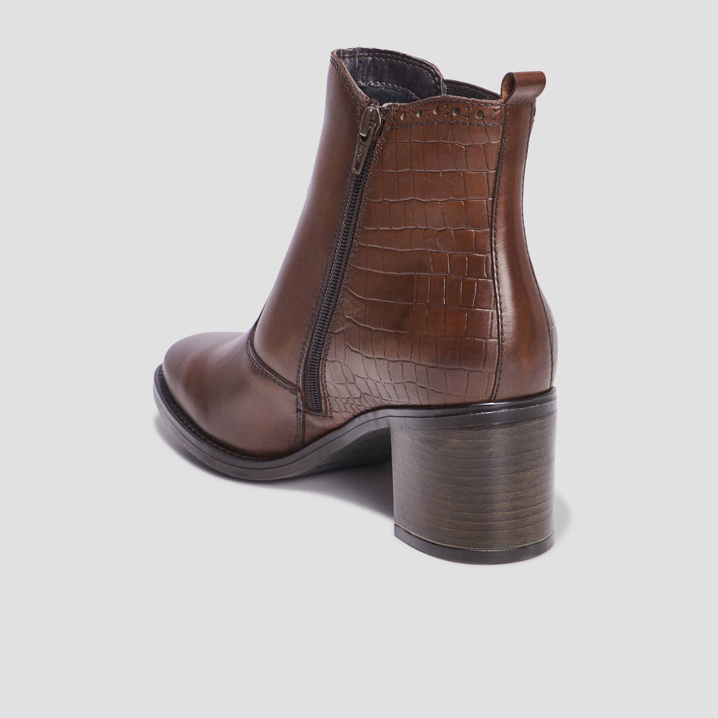 Bottines à talons avec clous en cuir marron femme | La Halle
