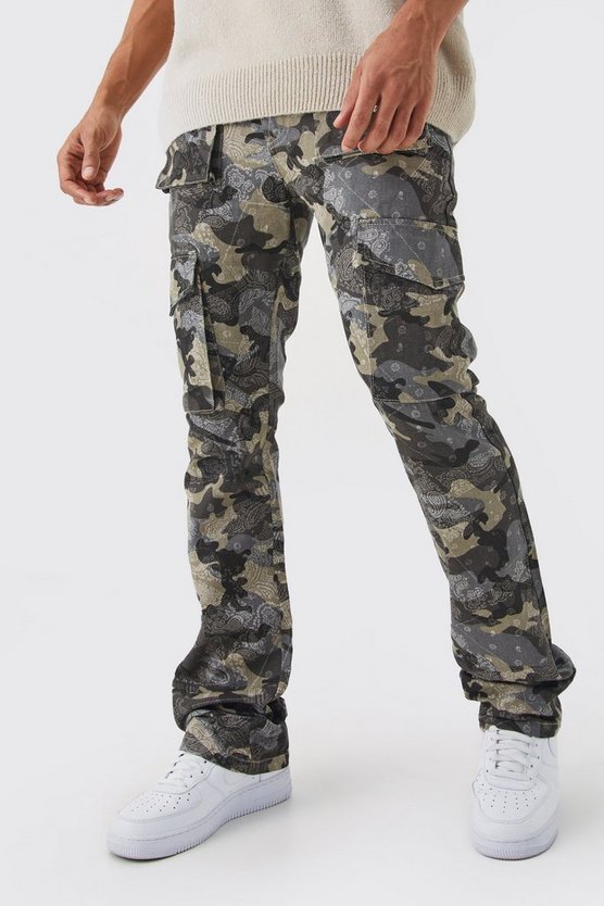 Slim-Fit Camouflage Cargo-Hose mit Bandana-Print