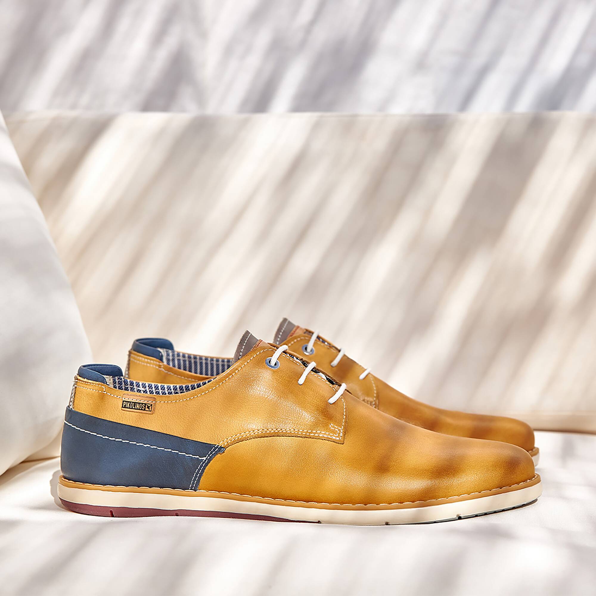 Męskie buty casualowe - MIÓD