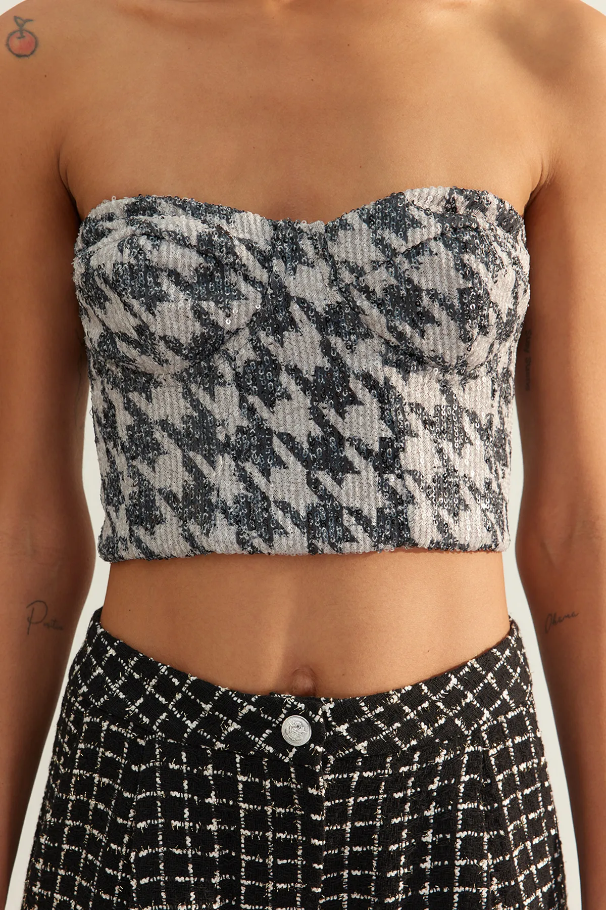 Trendyol Collection  Mehrfarbiges, kariertes, bauchfreies, gestricktes Bustier mit Pailletten und Pailletten in limitierter Auflage TPRAW24BS00009
