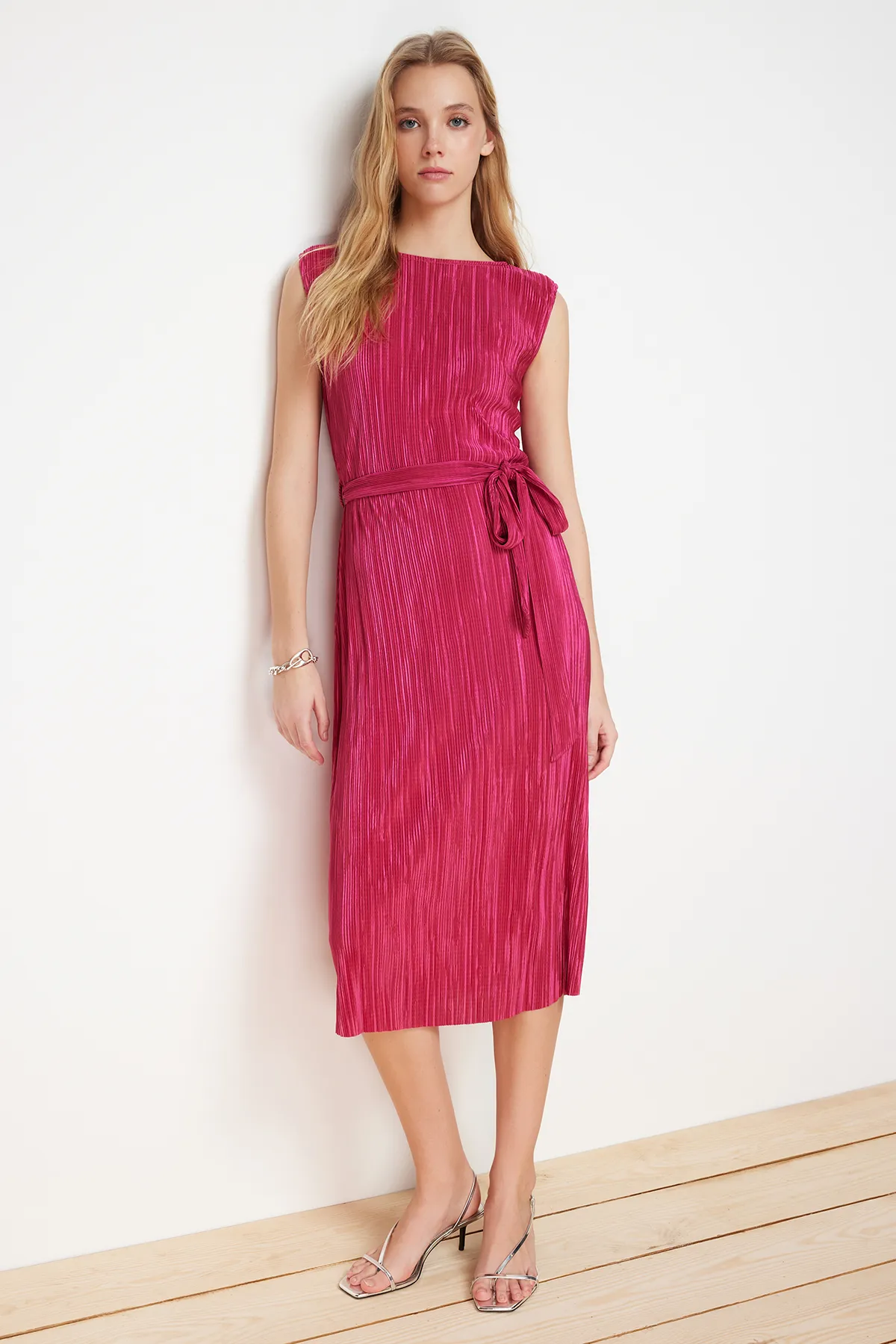Trendyol Collection  Fuchsia Uni gepolsterte Faltenjacke mit Gürtel TWOSS24EL00131