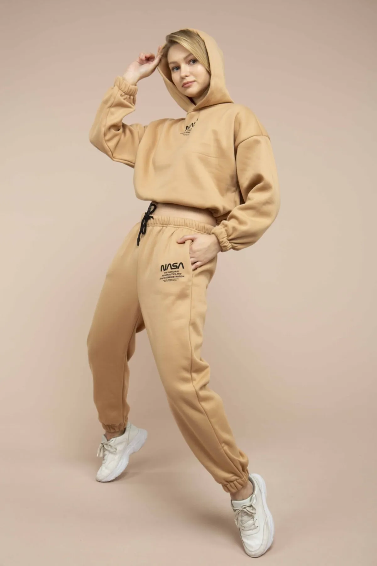 La Mela  Kamelfarbener NASA-Fleece-Trainingsanzug für Damen