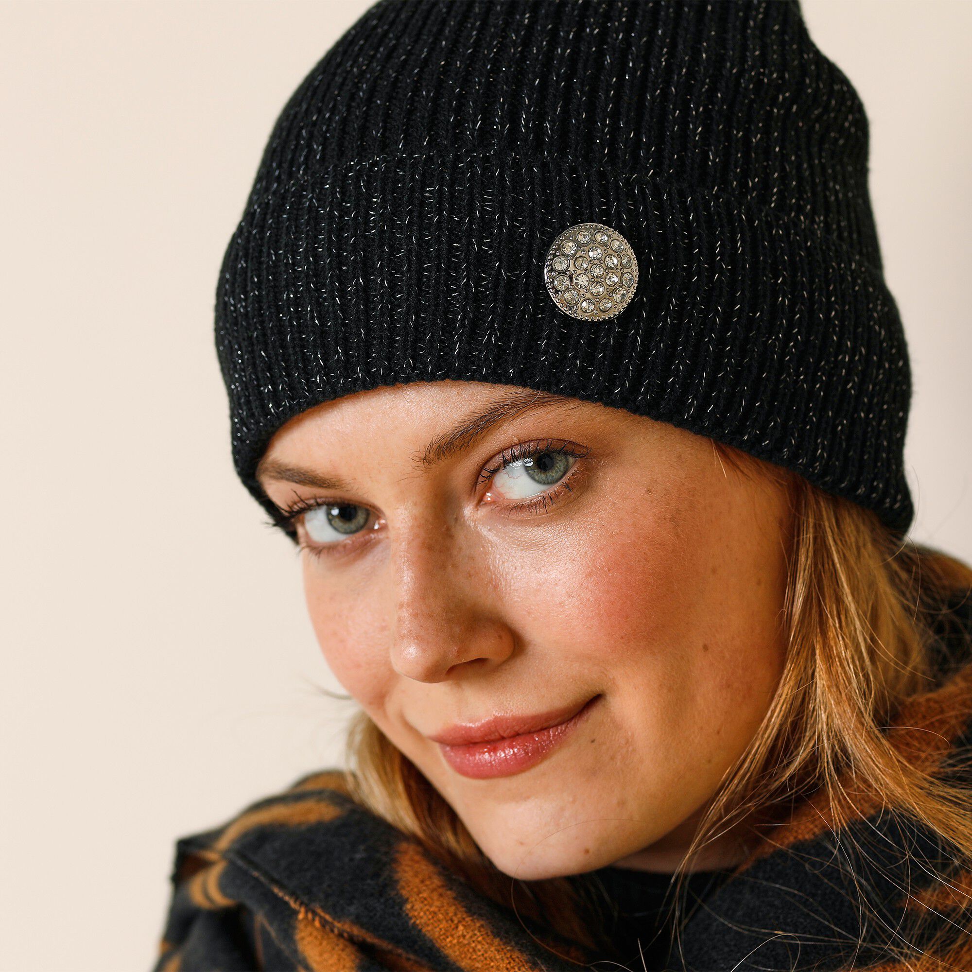 Bonnet bouton bijou