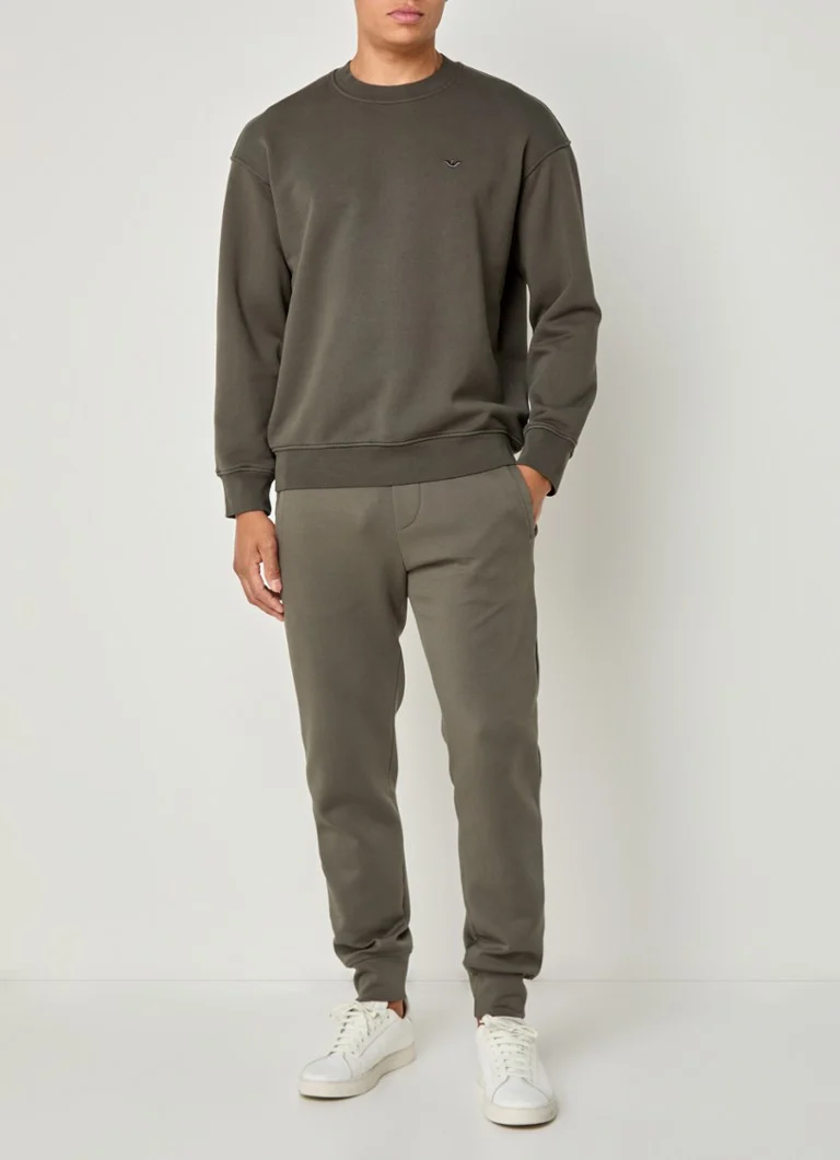 Pantaloni de trening Emporio Armani cu logo în dungi și buzunare laterale.