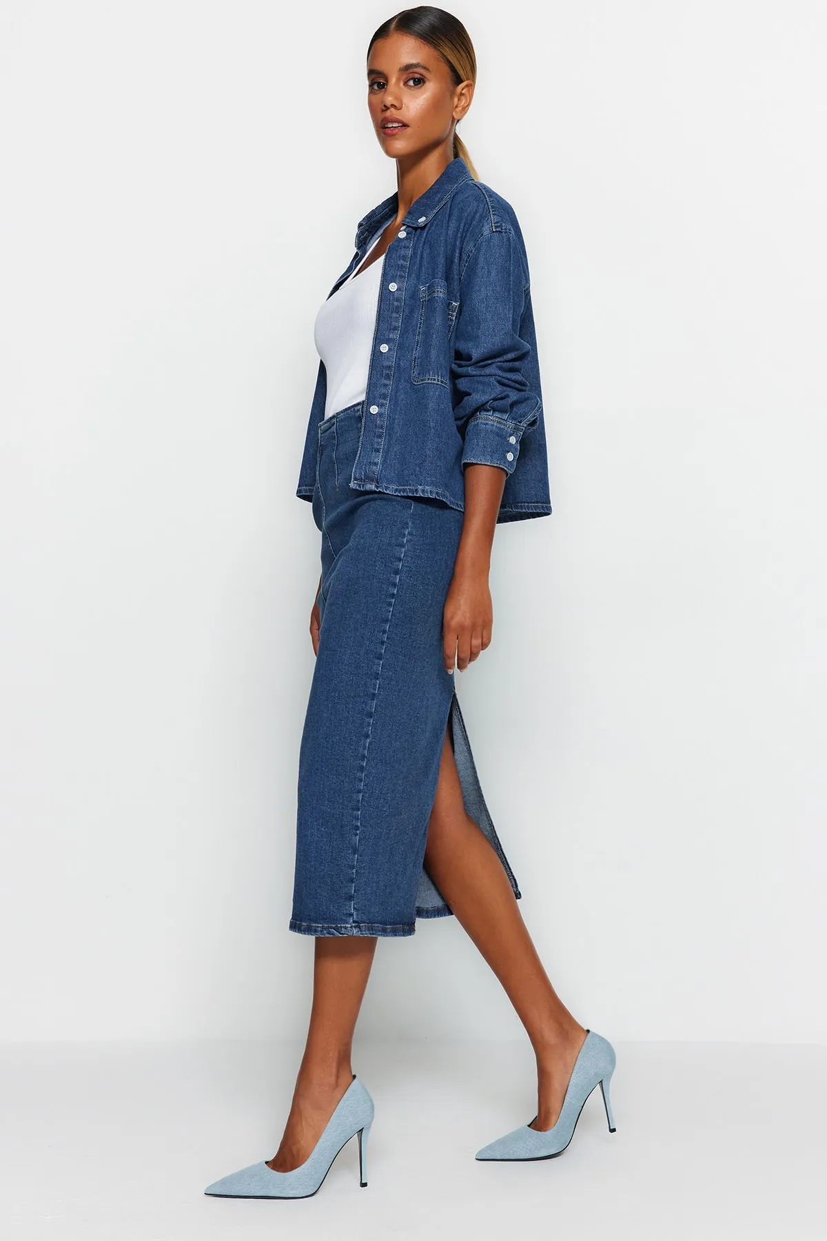 Trendyol Collection  Blauer Midi-Bleistift-Jeansrock mit Ziernähten TWOAW24ET00057