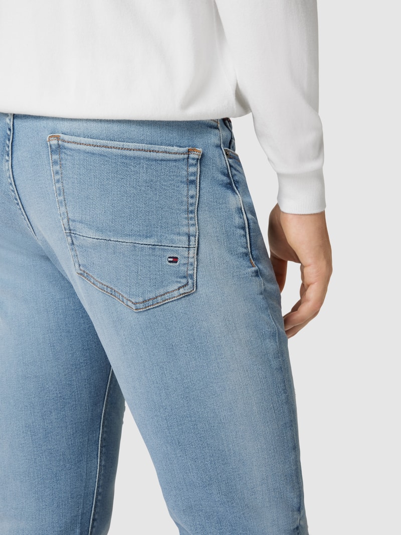 Jeans mit Label-Patch Modell 'Bleecker' in hellblau