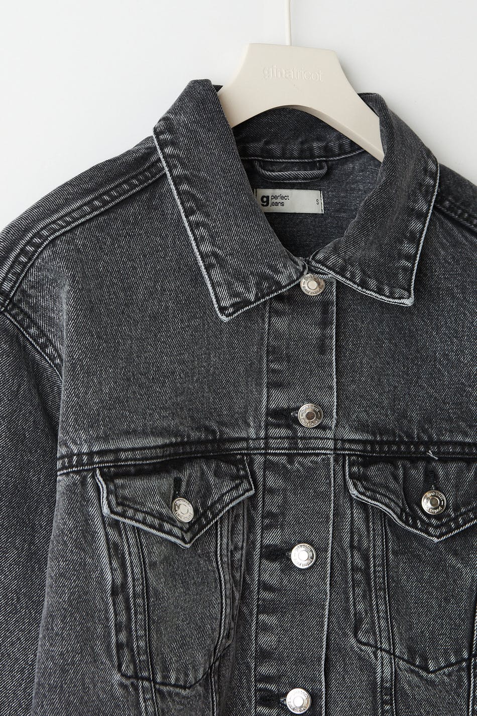 Short denim jacket