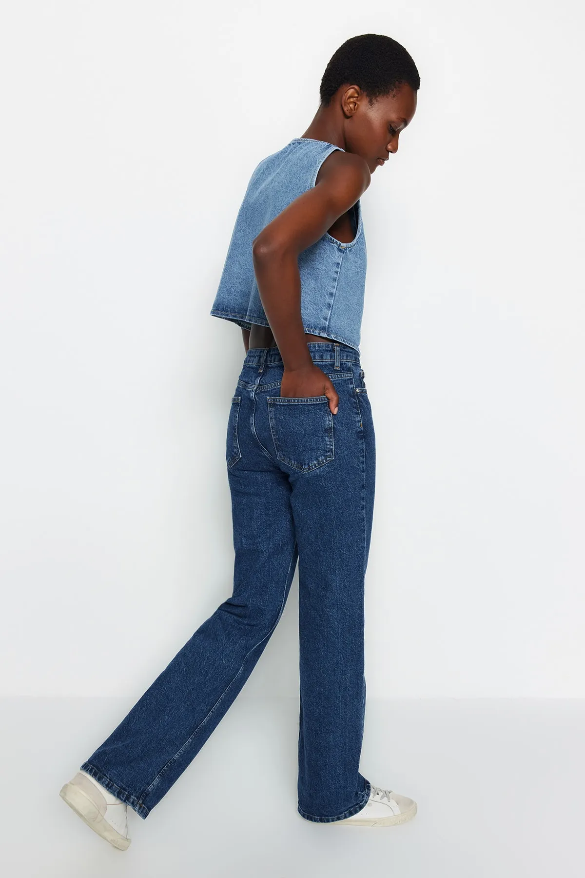 Trendyol Collection  Dunkelblaue High Waist Comfort Jeans mit weitem Bein TWOAW24JE00069