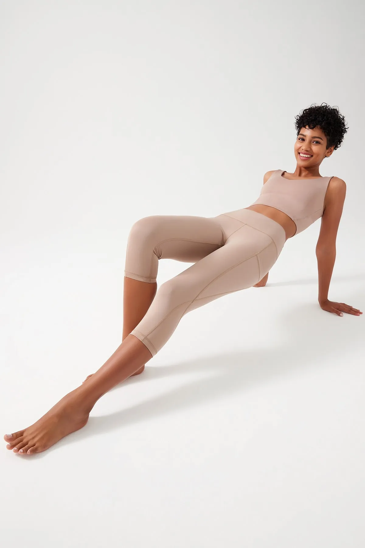 LOS OJOS  Beigefarbene Capri-Leggings mit hoher Taille und glättenden Doppeltaschen unterhalb des Knies für Damen