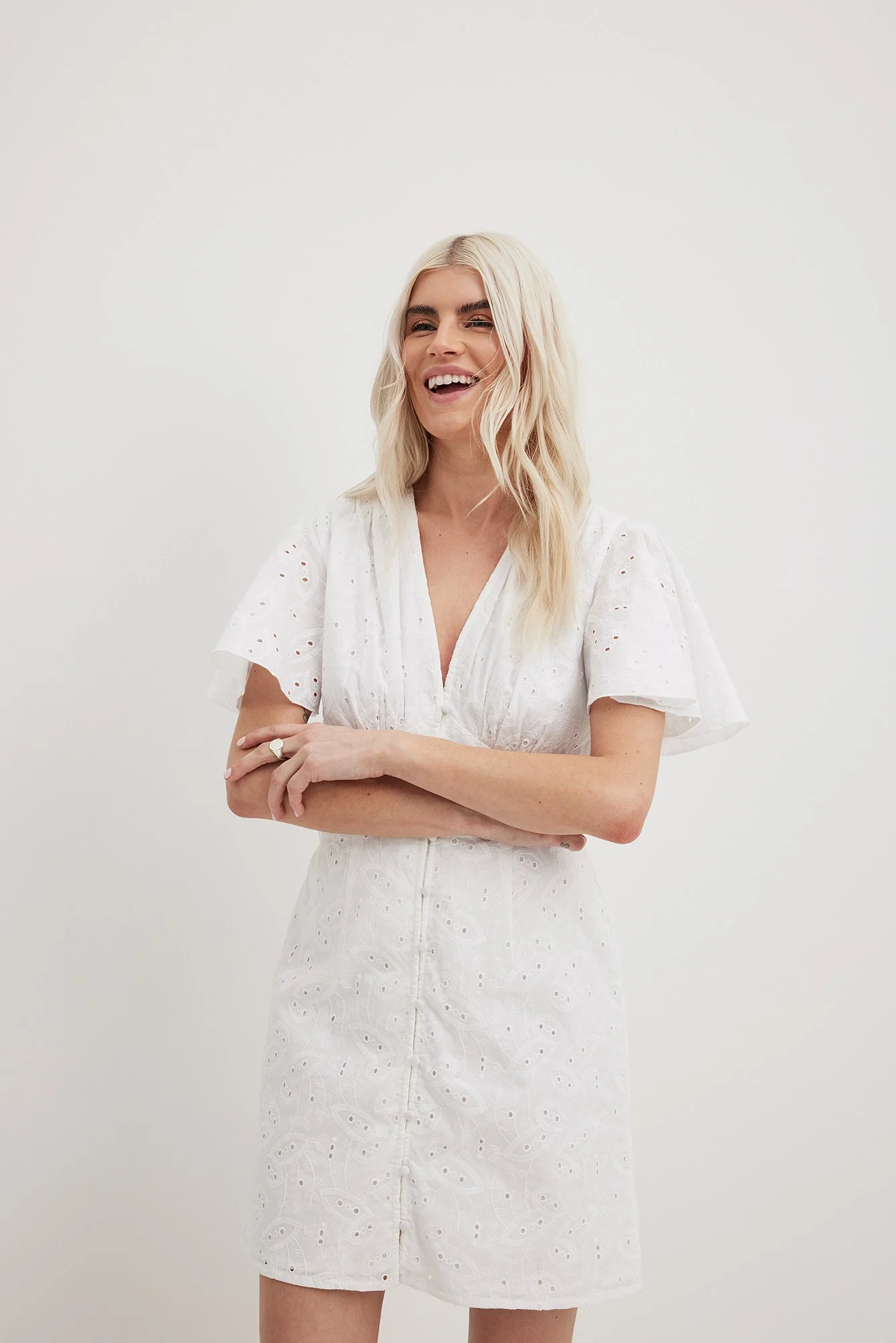 Anglaise-Minikleid mit Knopfleiste