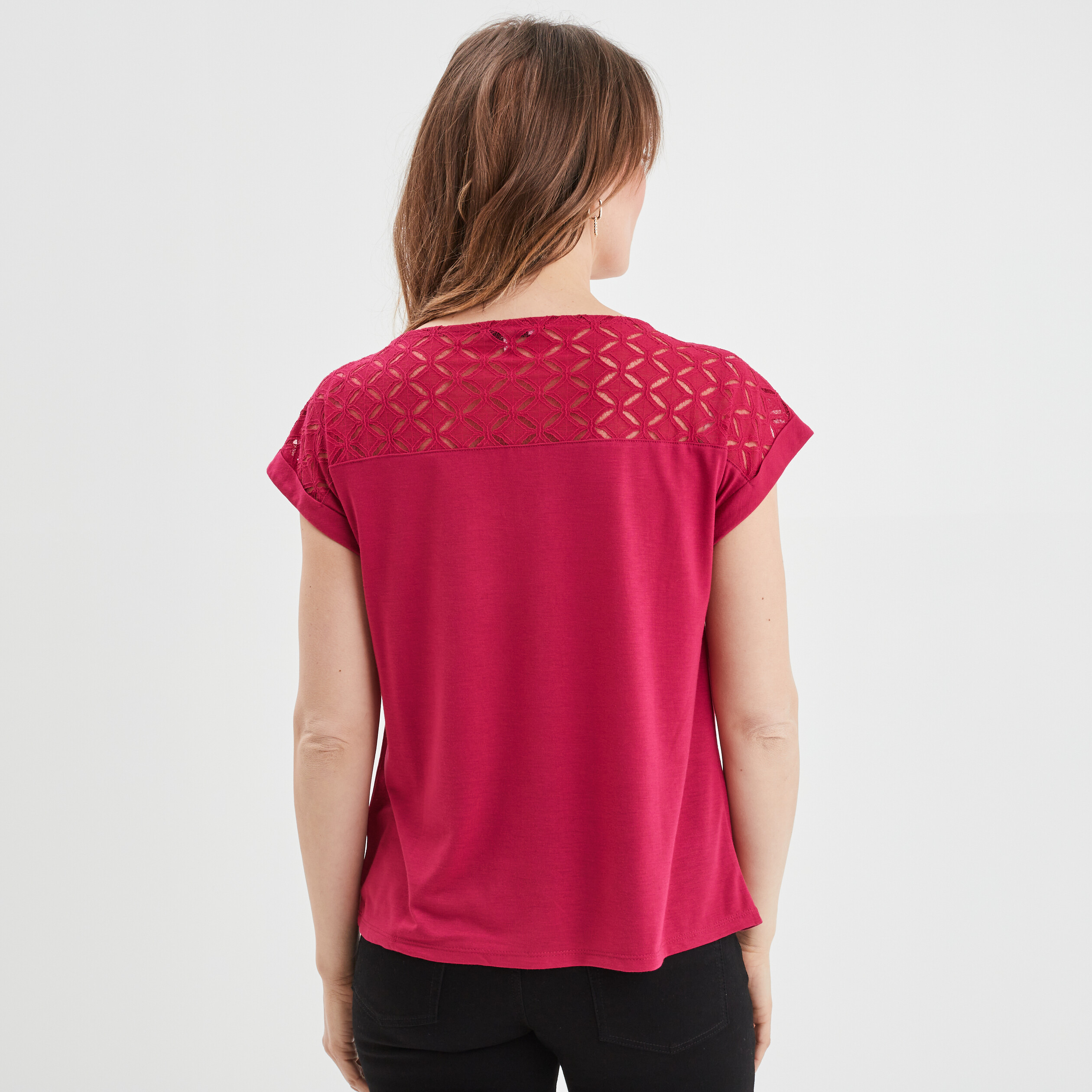 T-shirt col en V dentelle épaules et dos rose framboise femme | La Halle