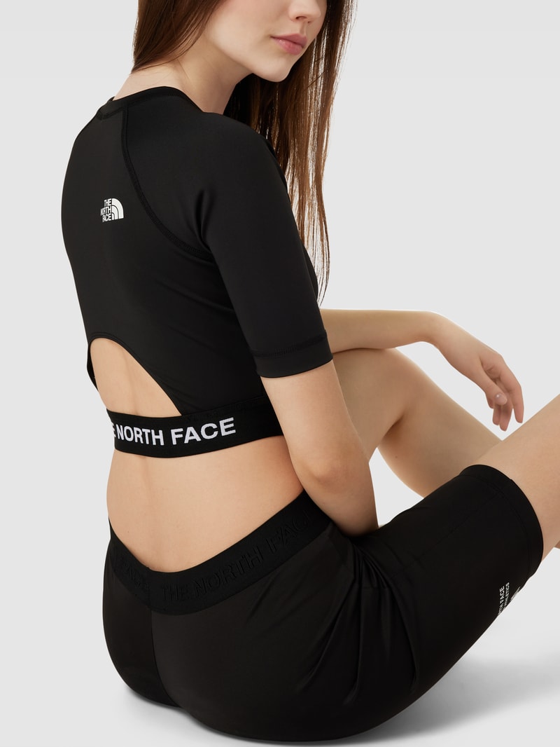 Cropped T-Shirt mit 1/2-Ärmeln in schwarz