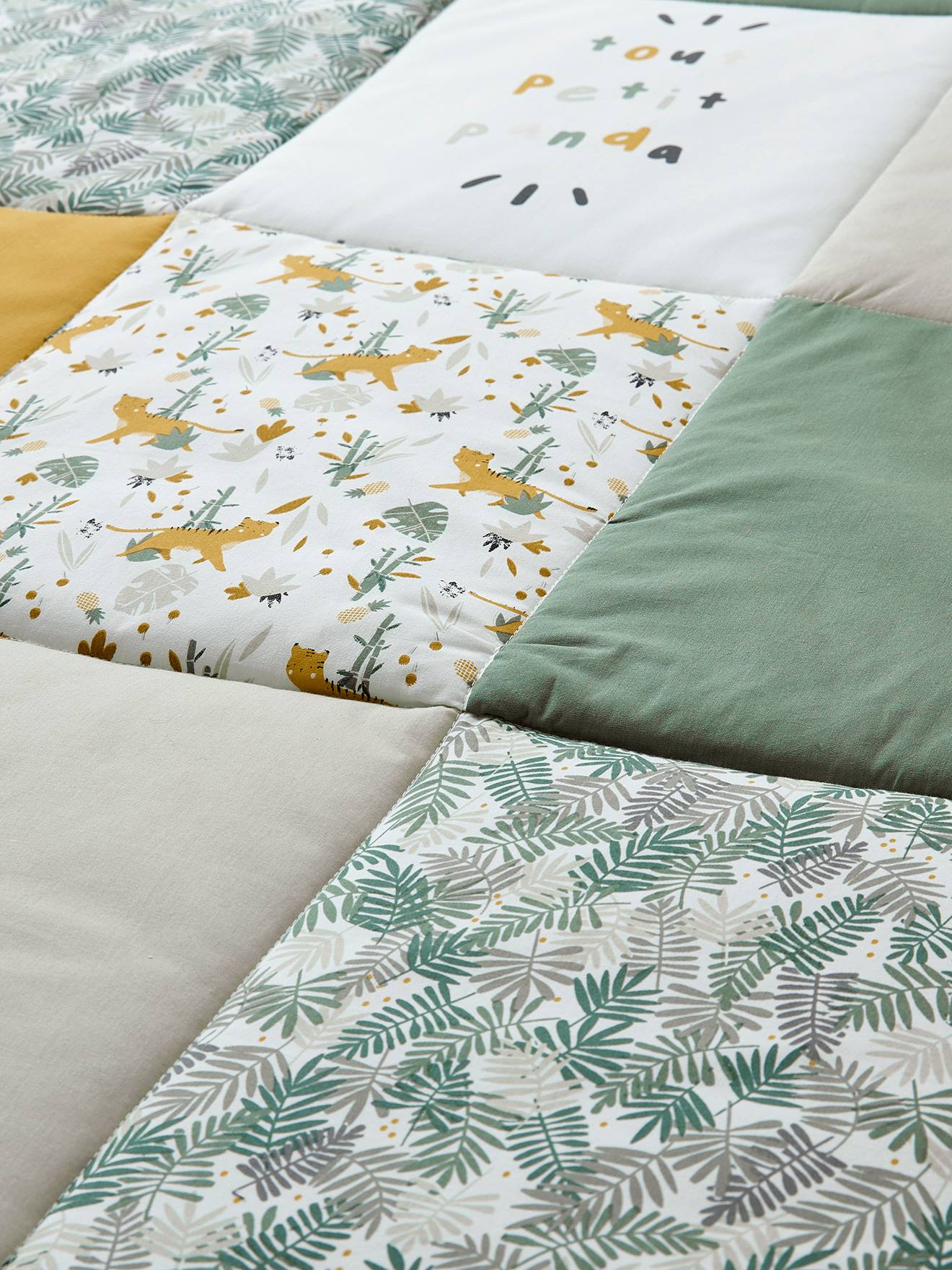 Tapis de sol / Fond de parc patchwork HANOI multicolore