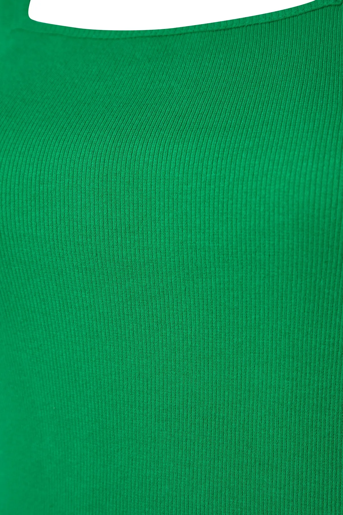Trendyol Curve  Grünes Basic-Tanktop mit schnurgebundenem Strick und quadratischem Kragen TBBSS22AL0011
