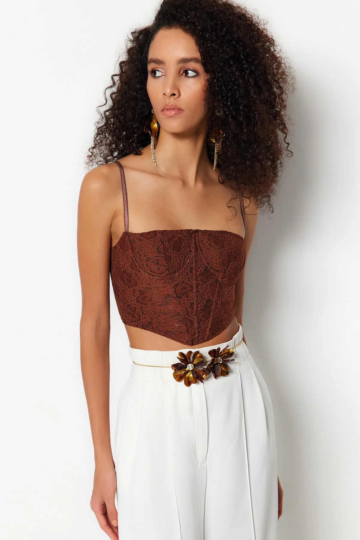 Trendyol Collection  Braunes, bauchfreies, gefüttertes Korsett mit detailliertem Spitzen-Bustier TPRAW23BS00072