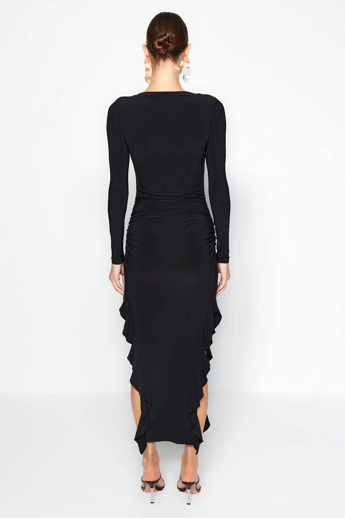 Trendyol Collection  Schwarzer Rock mit Volants, Boot-Kaya-Maxi-Stretch-Strickkleid TWOAW24EL00616