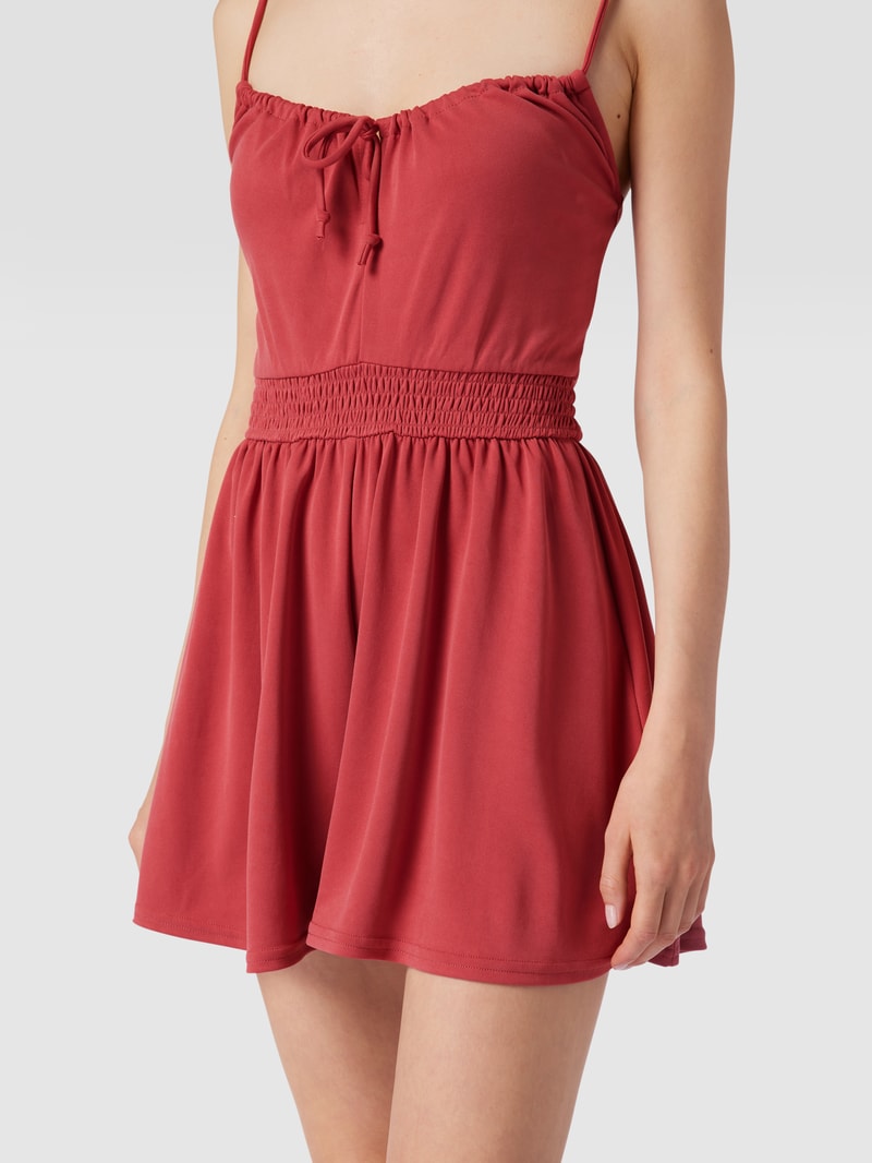 Playsuit mit Smok-Details in bordeaux rot