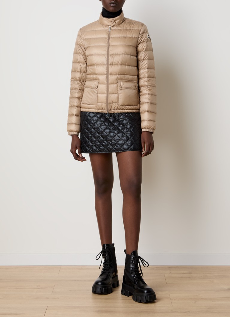 Giacca imbottita Moncler Lans con imbottitura in piuma e tasche con patta.