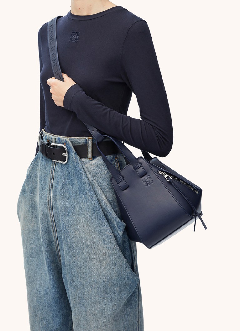 LOEWE Hammock Compact-veske laget av kalveskinn