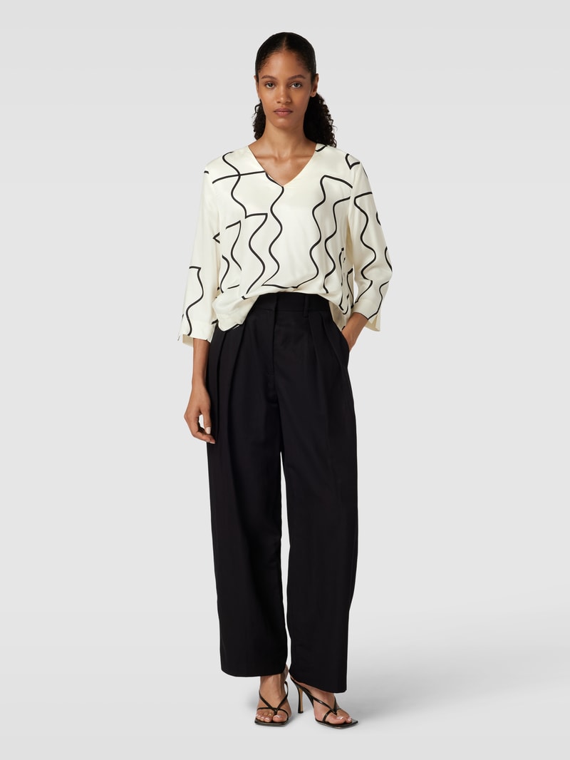 Bluse mit V-Ausschnitt in weiß