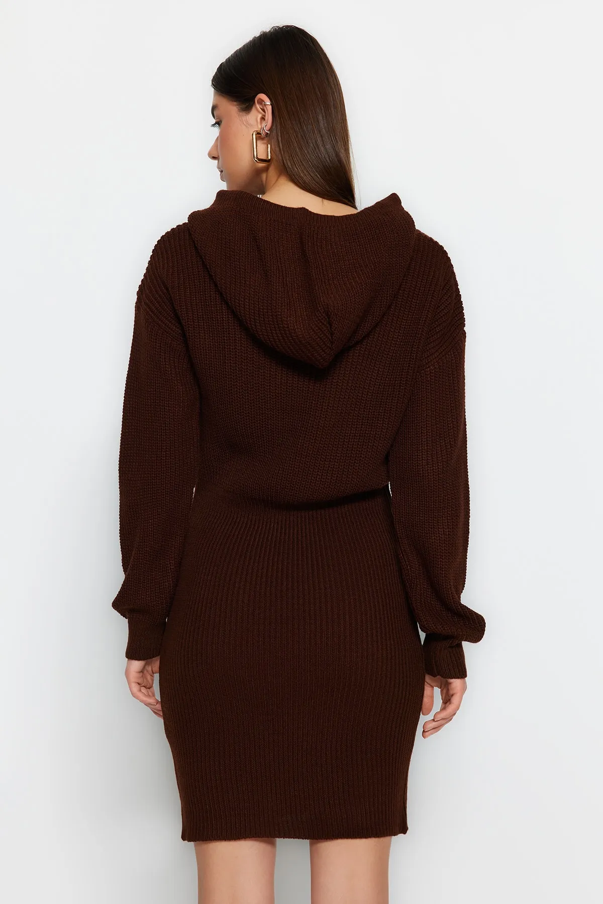 Trendyol Collection  Braunes Mini-Strickkleid mit Kapuze TWOAW23EL00075