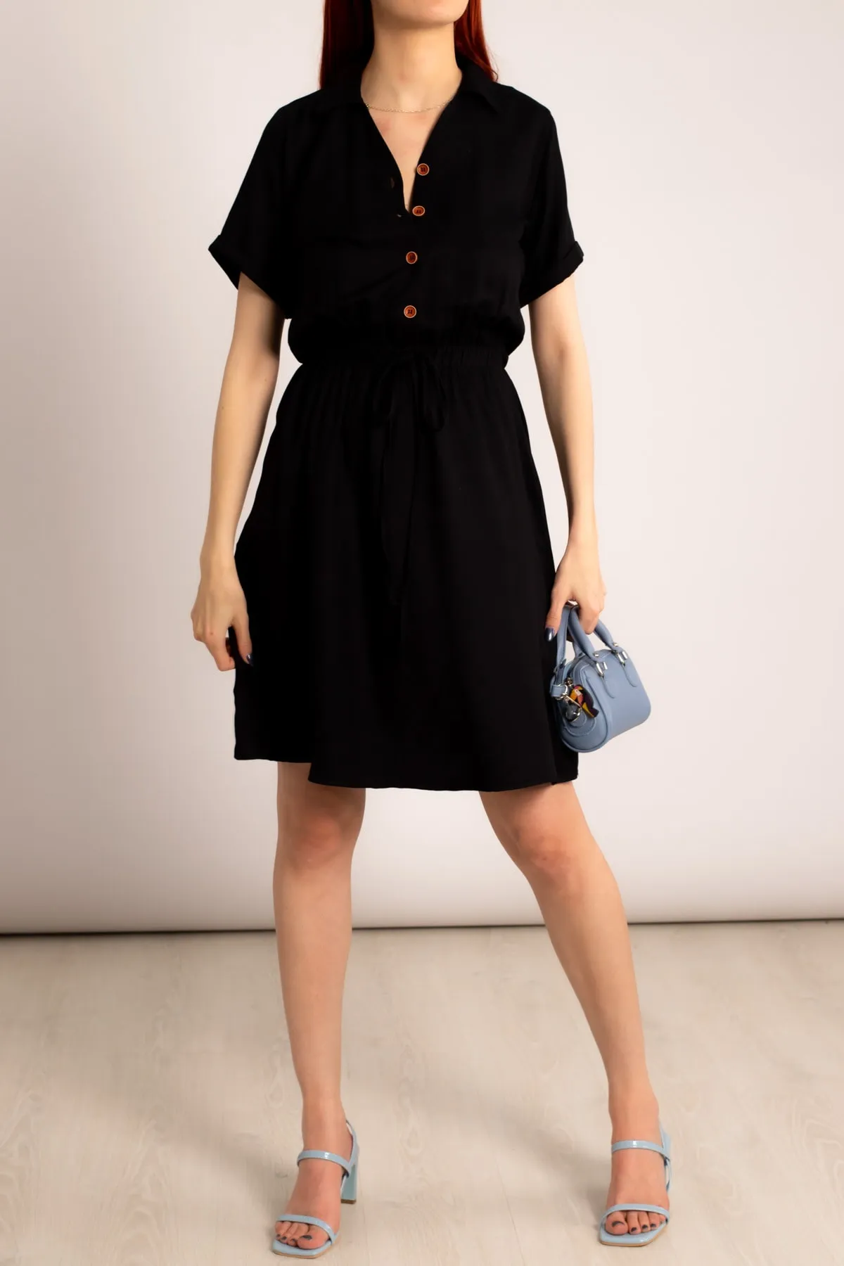 armonika  Schwarzes, kurzärmliges Hemdkleid mit elastischer Taille für Damen Arm-23y001035