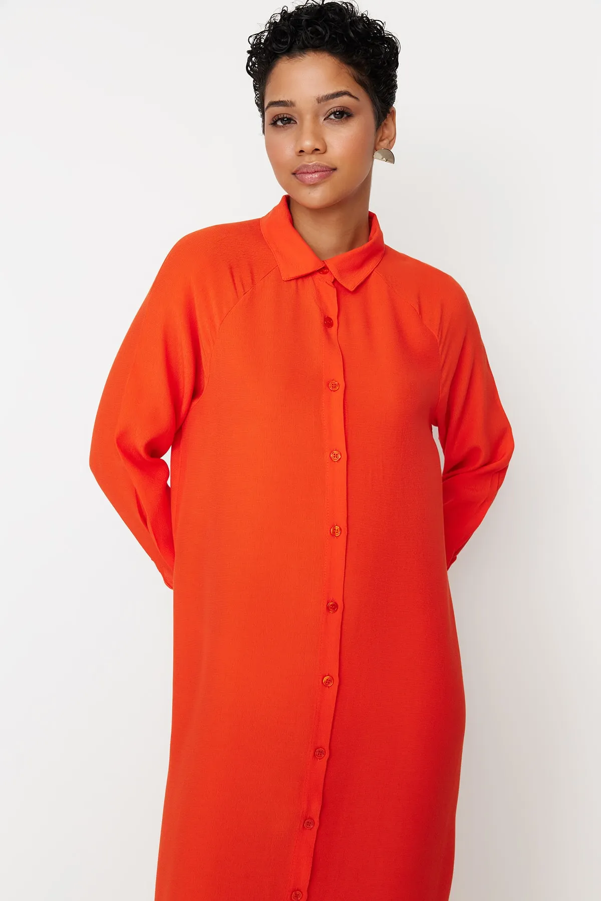 Trendyol Modest  Oranges Hemdblusenkleid aus 100 % Viskosegewebe TCTSS23EB00020