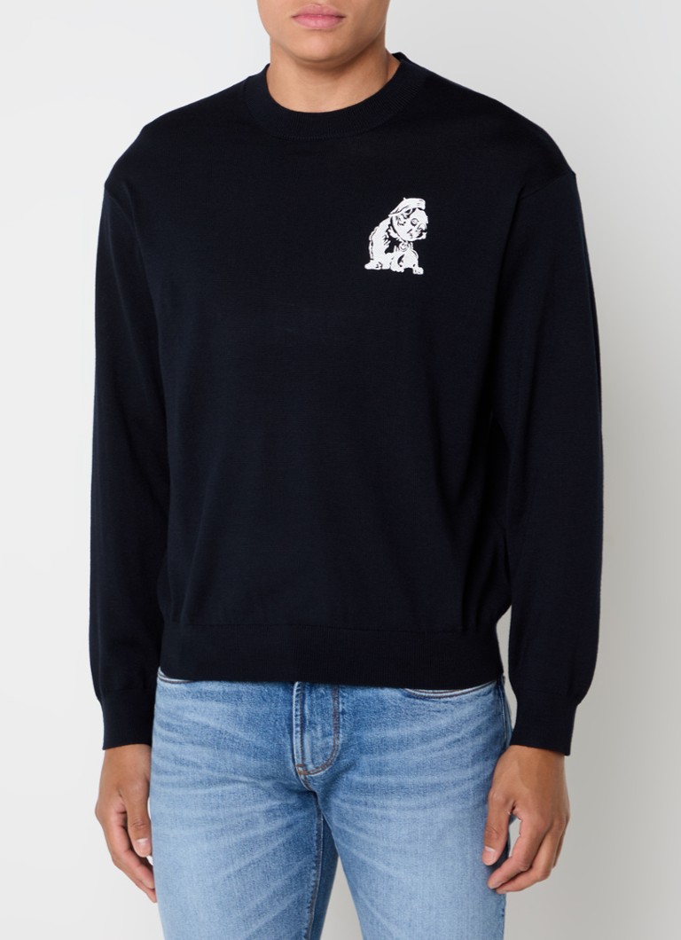 Maglione Emporio Armani in pregiata lana vergine con logo ricamato.