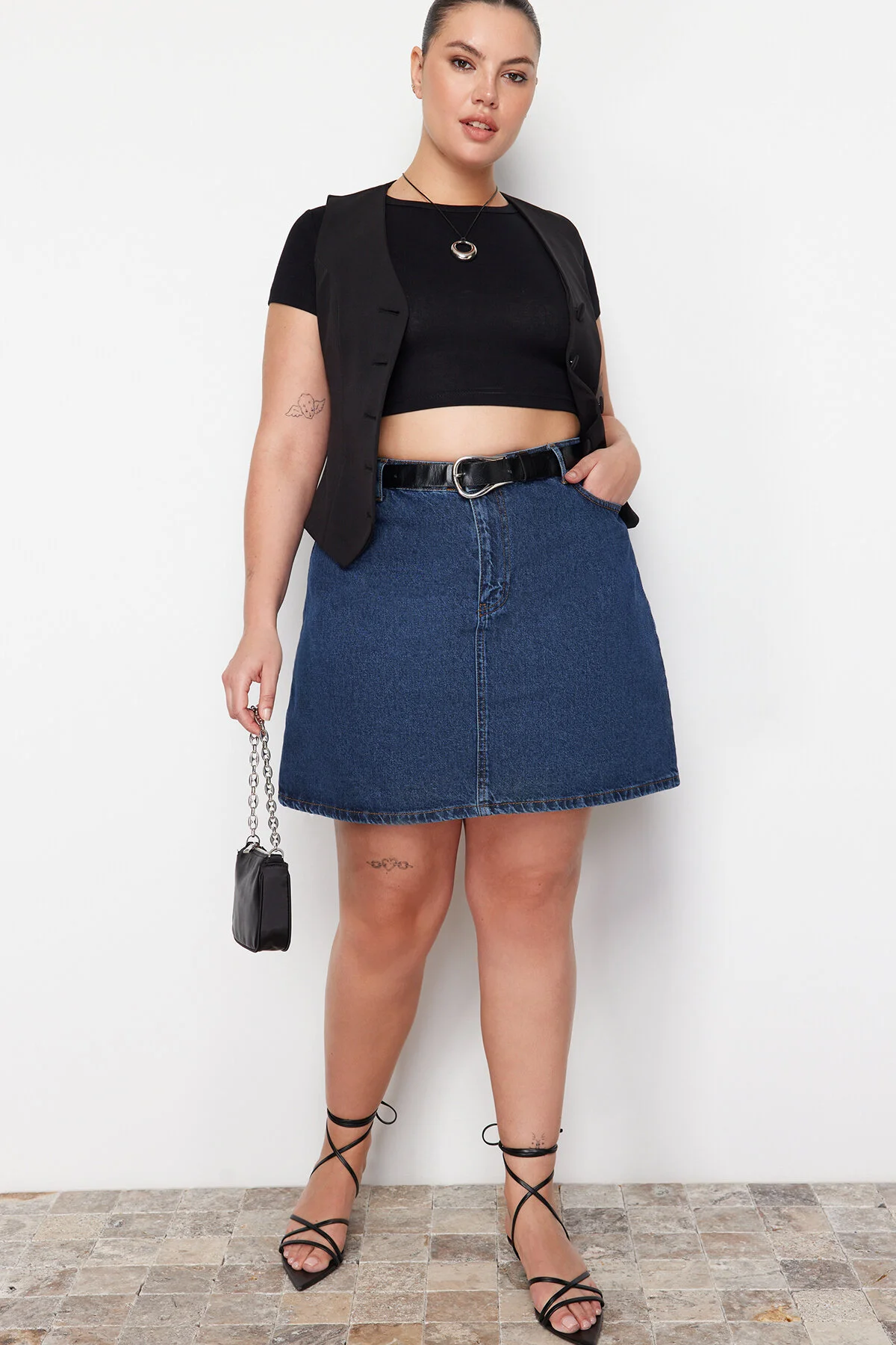 Trendyol Curve  Blauer Jeansrock in A-Form mit hoher Taille TBBAW23AZ00042