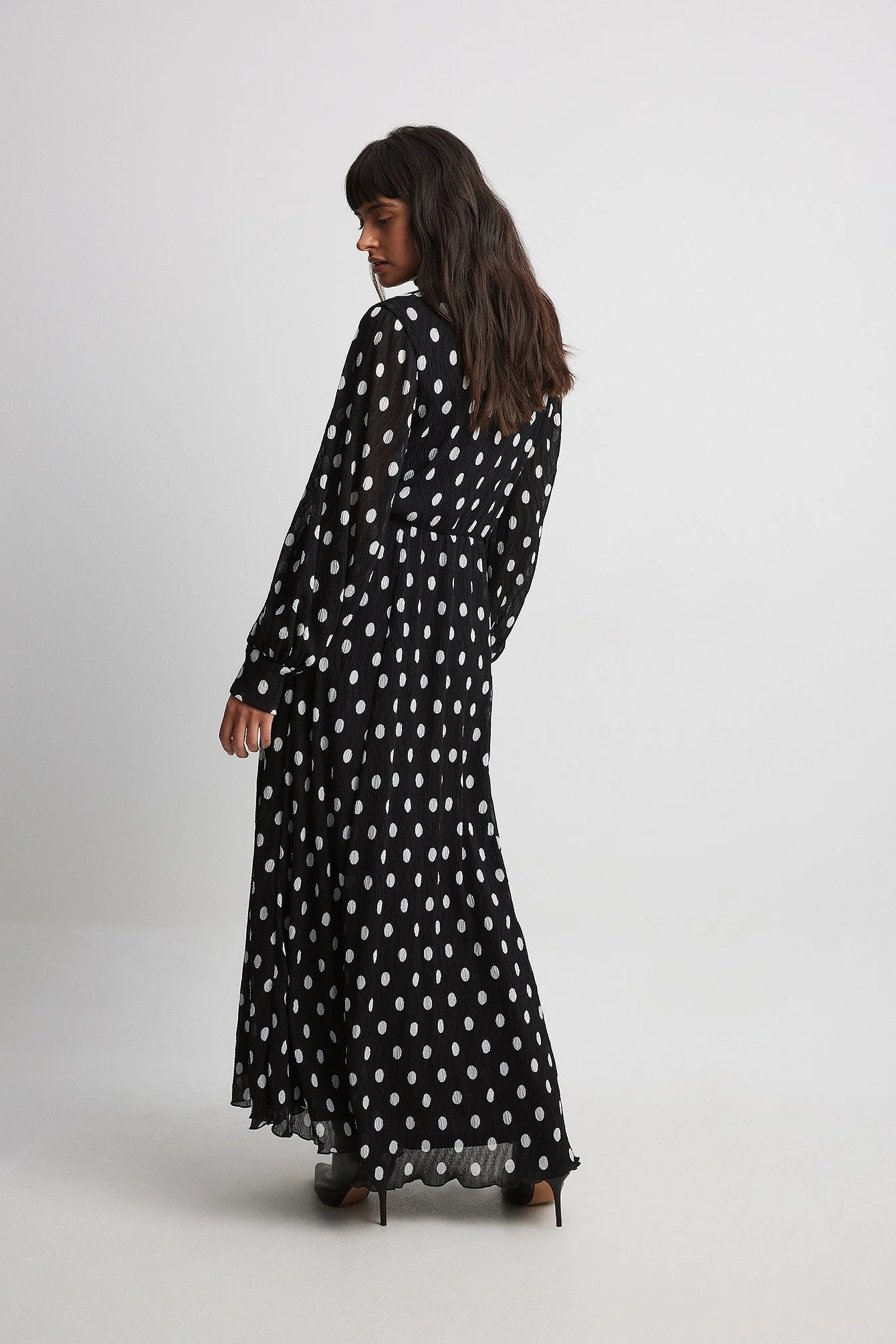 Gepunktetes Maxikleid aus Chiffon