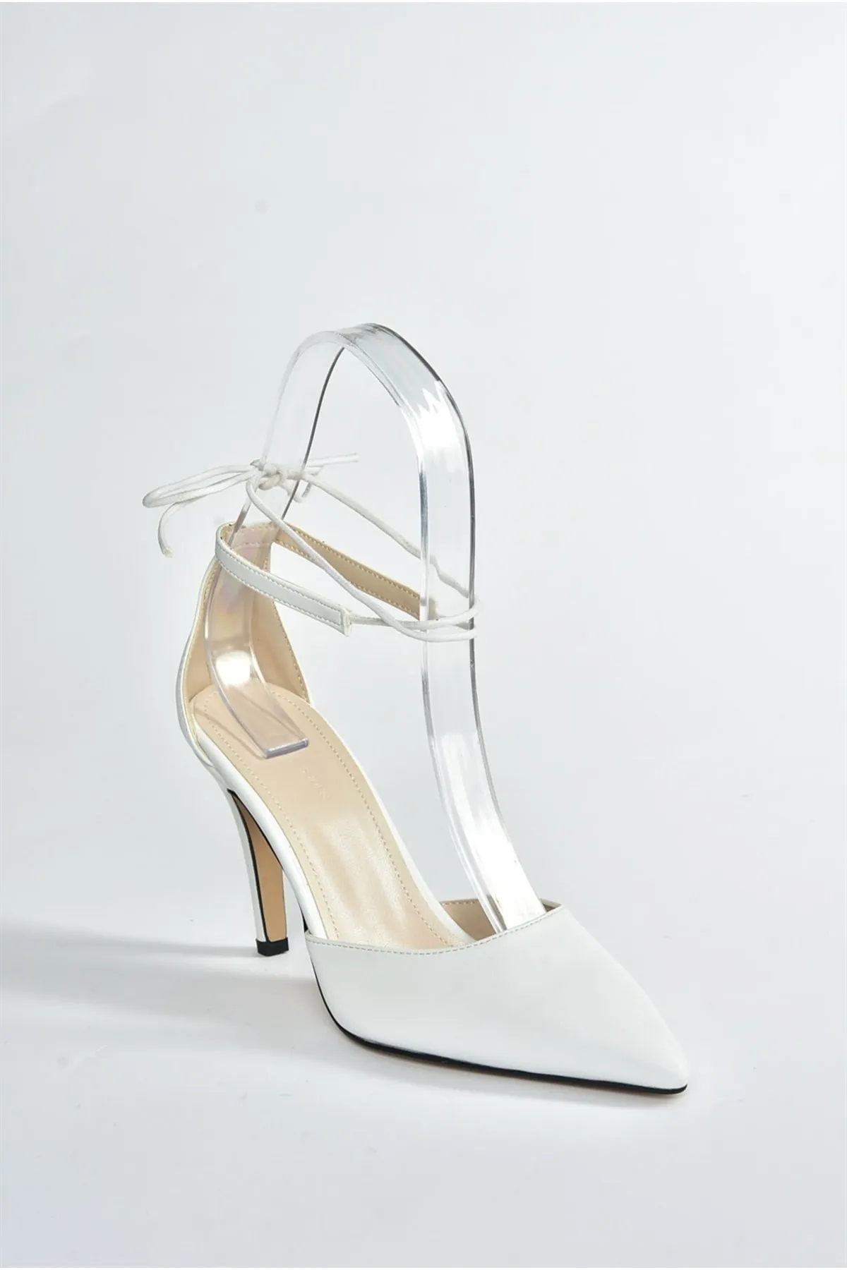 Fox Shoes  Damen-Schuhe aus weißem Kunstleder mit spitzer Zehenpartie und Absatz K404810209