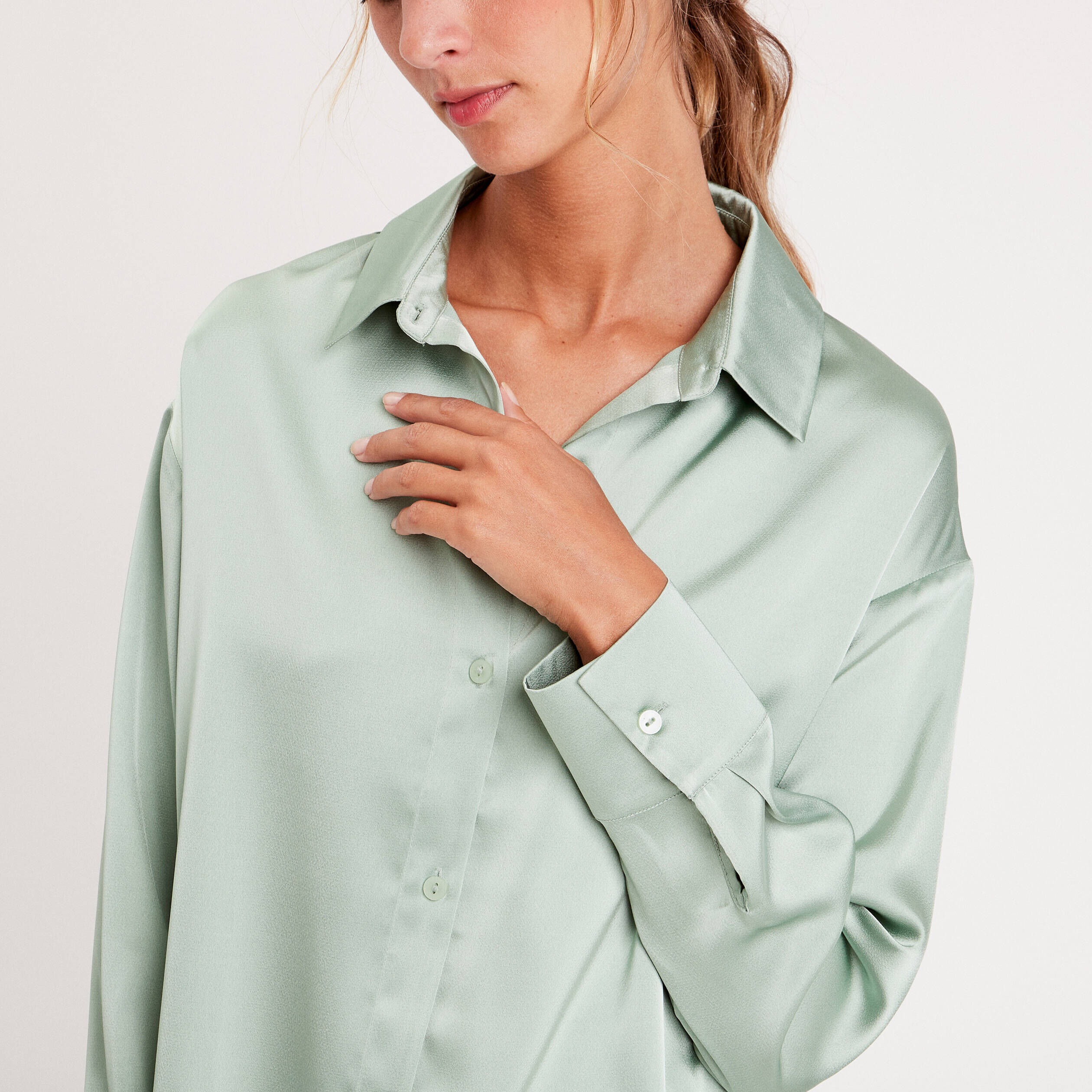 Chemise manches longues satin vert pastel femme | Cache Cache