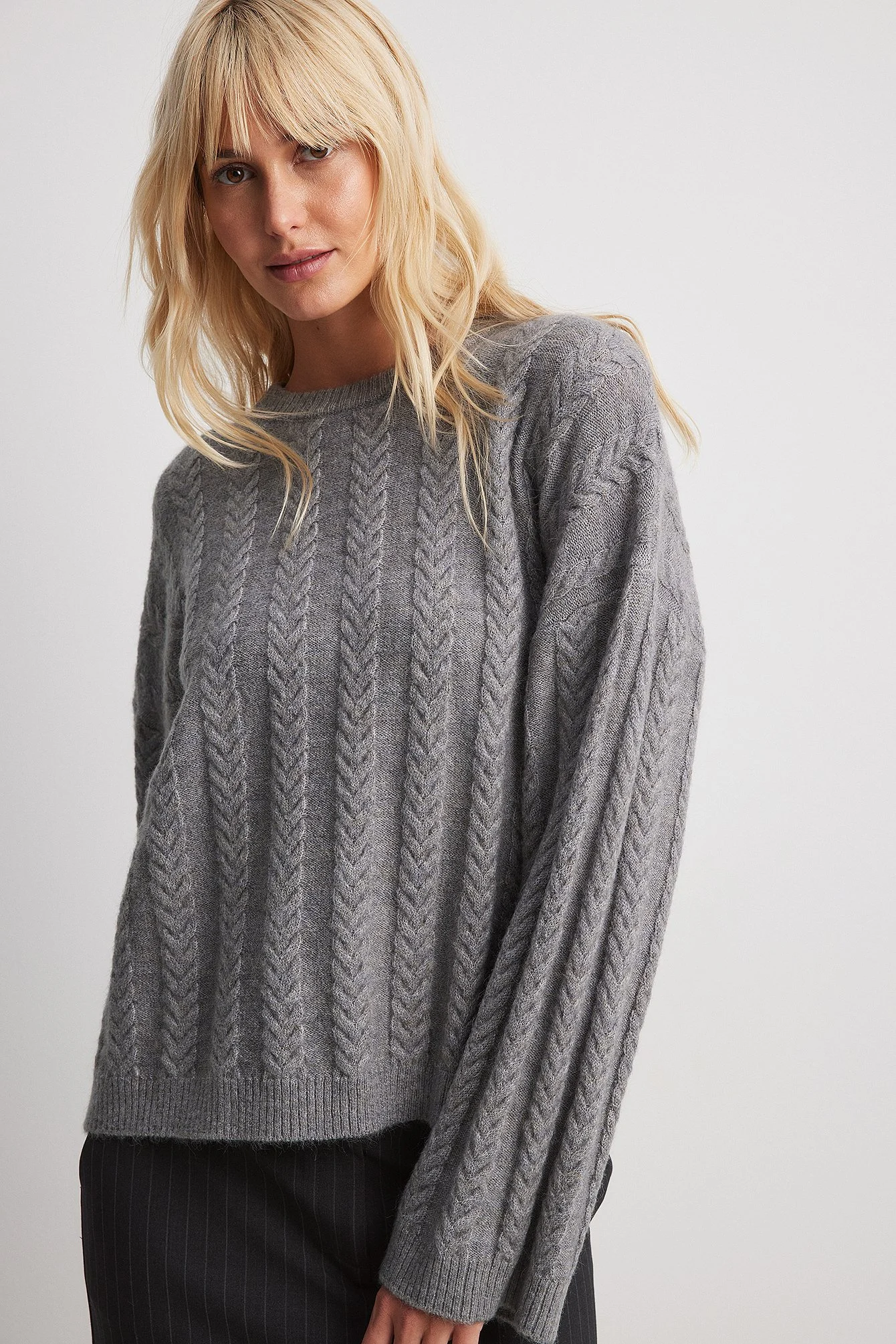 Oversize-Strickpullover mit Zopfmuster