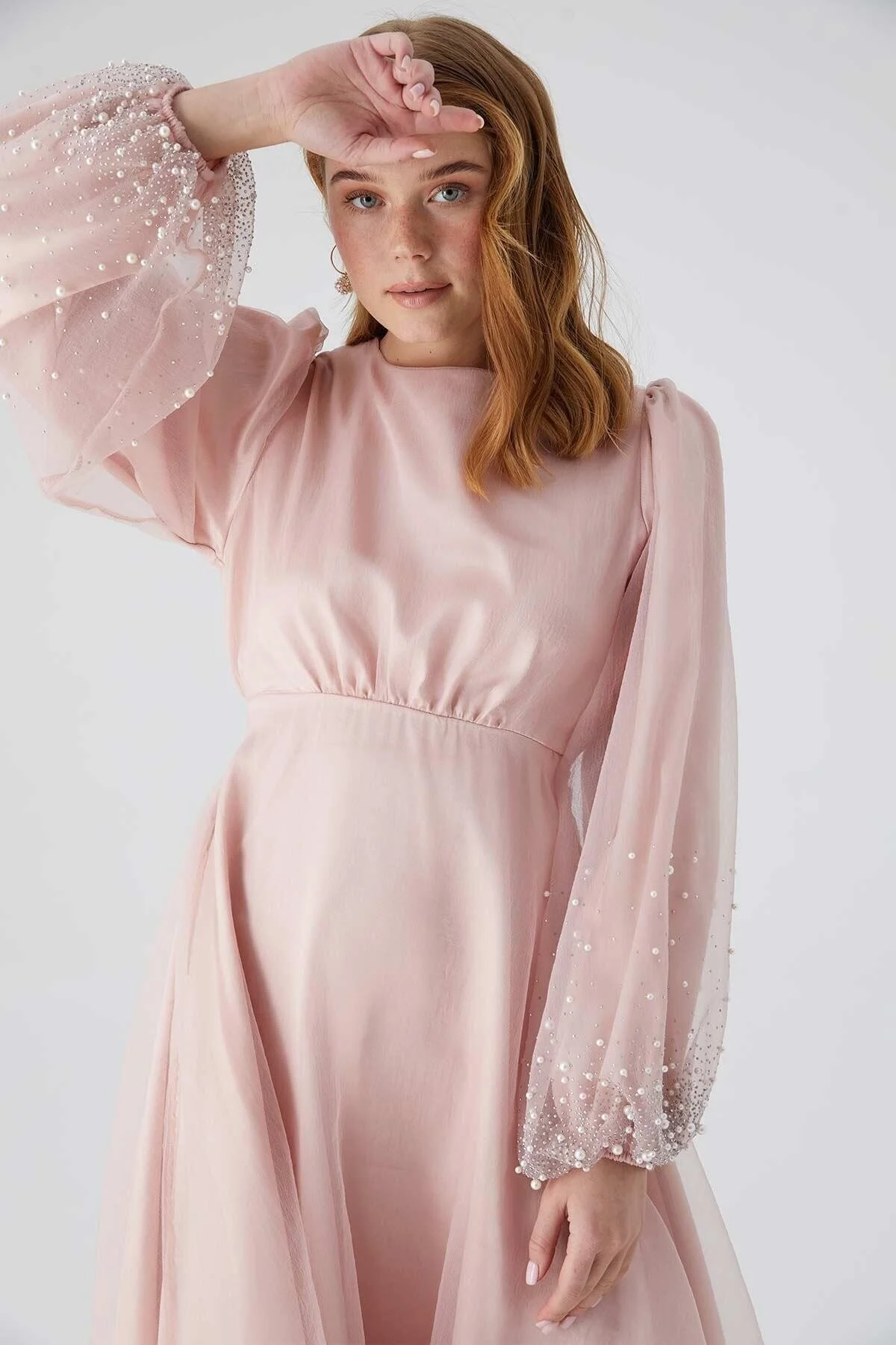 Manuka  Abendkleid aus gesteinigtem Organza in Puder