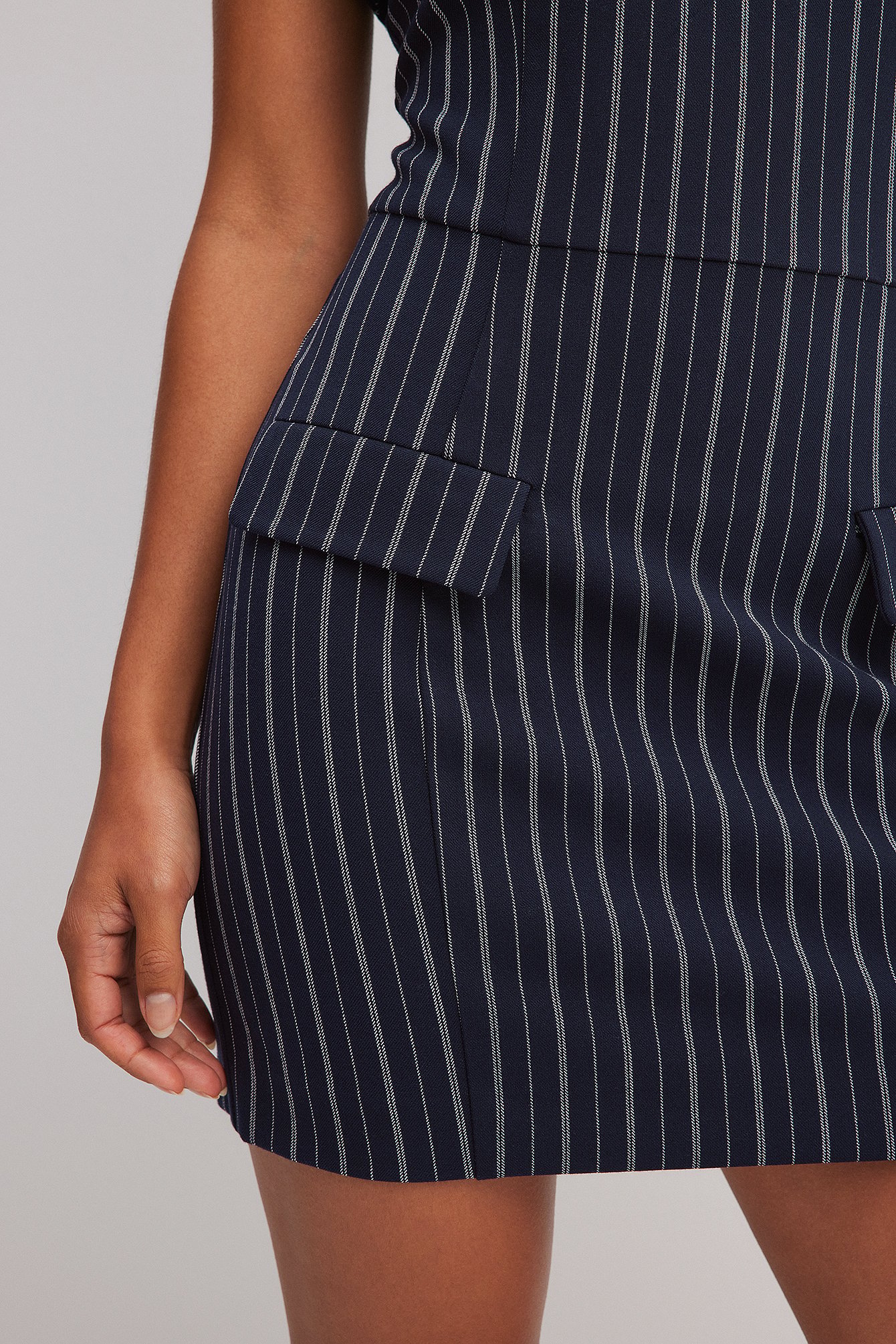 Gestreiftes Minikleid mit Korsett