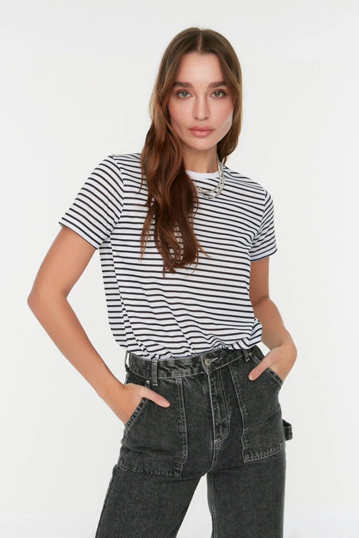Trendyol Collection  Schwarz gestreiftes Basic-Strick-T-Shirt TWOSS21TS0904