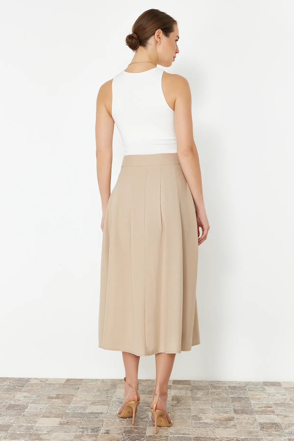 Trendyol Collection  Beiger Midirock - Faltendetail und geknöpfte Vorderseite, gewebt TWOSS24ET00169
