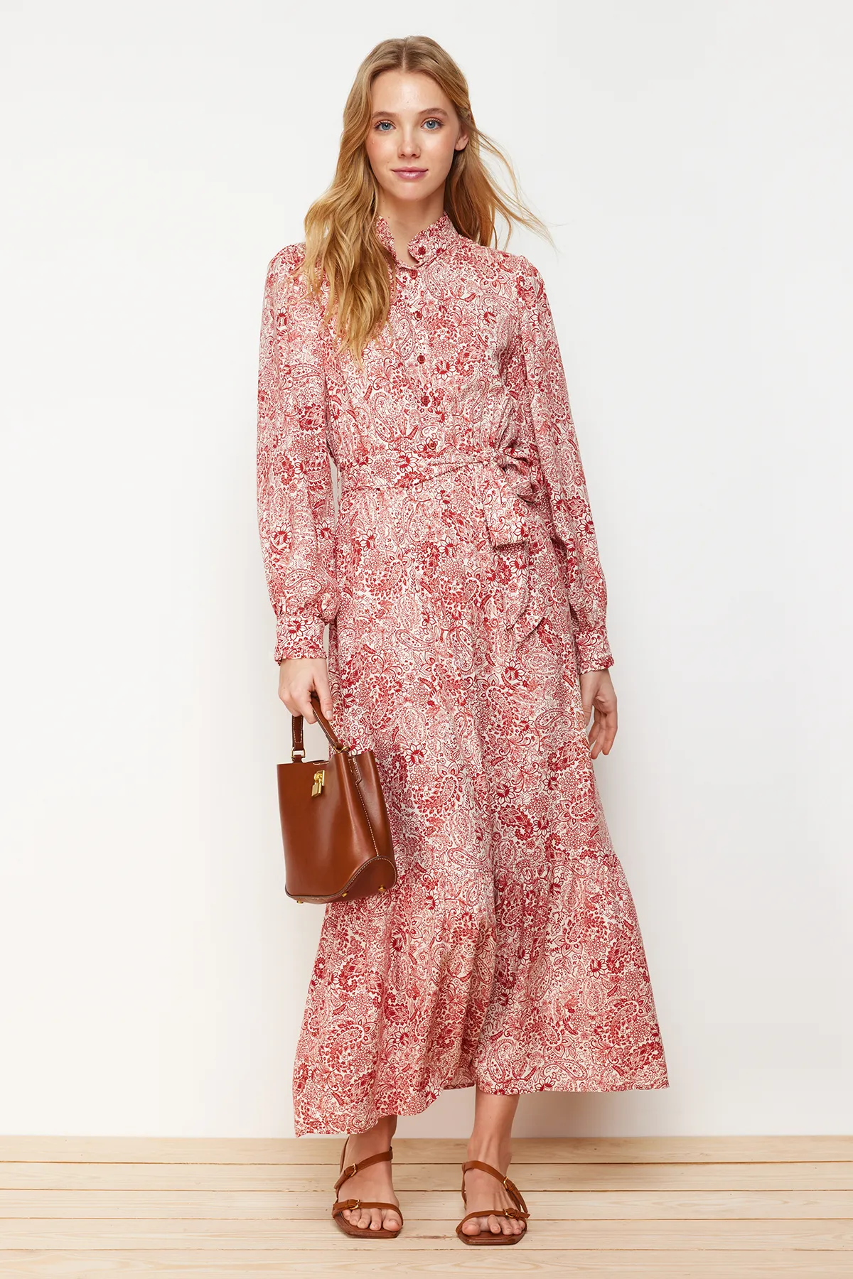 Trendyol Modest  Kleid aus gewebter Viskose mit Zimtblumenmuster TCTSS24EB00074