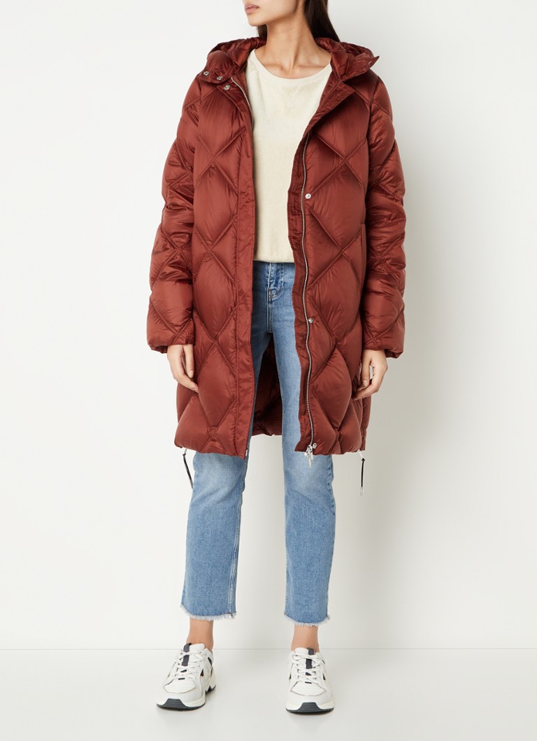Parka matlasată Giovanni de Claudie Pierlot, cu căptușeală din pene și buzunare laterale.