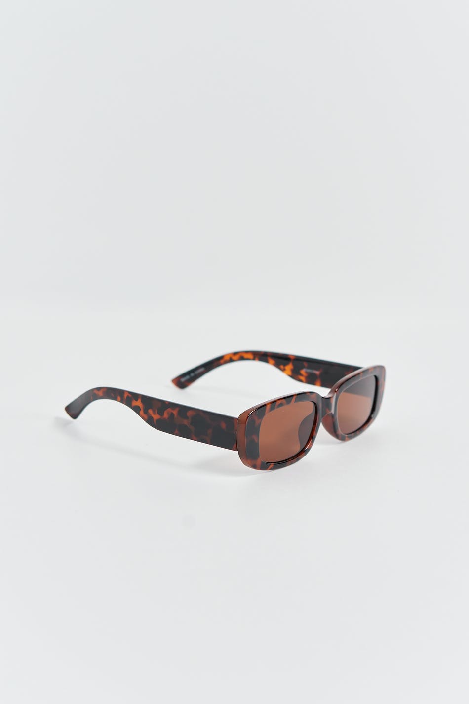 Slim rectangular sunglasses