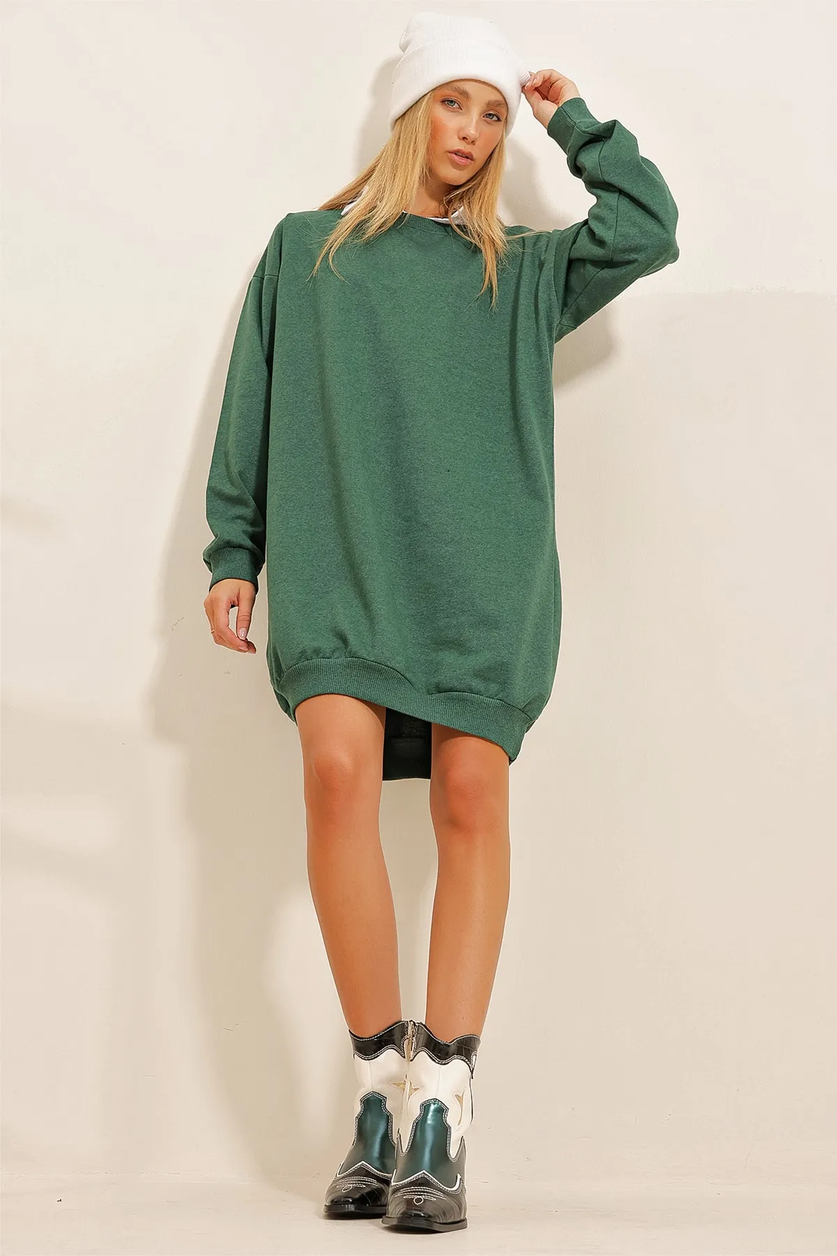 Trend Alaçatı Stili  Walnussgrünes Oversize-Sweatshirtkleid mit Rundhalsausschnitt für Damen ALC-X10859