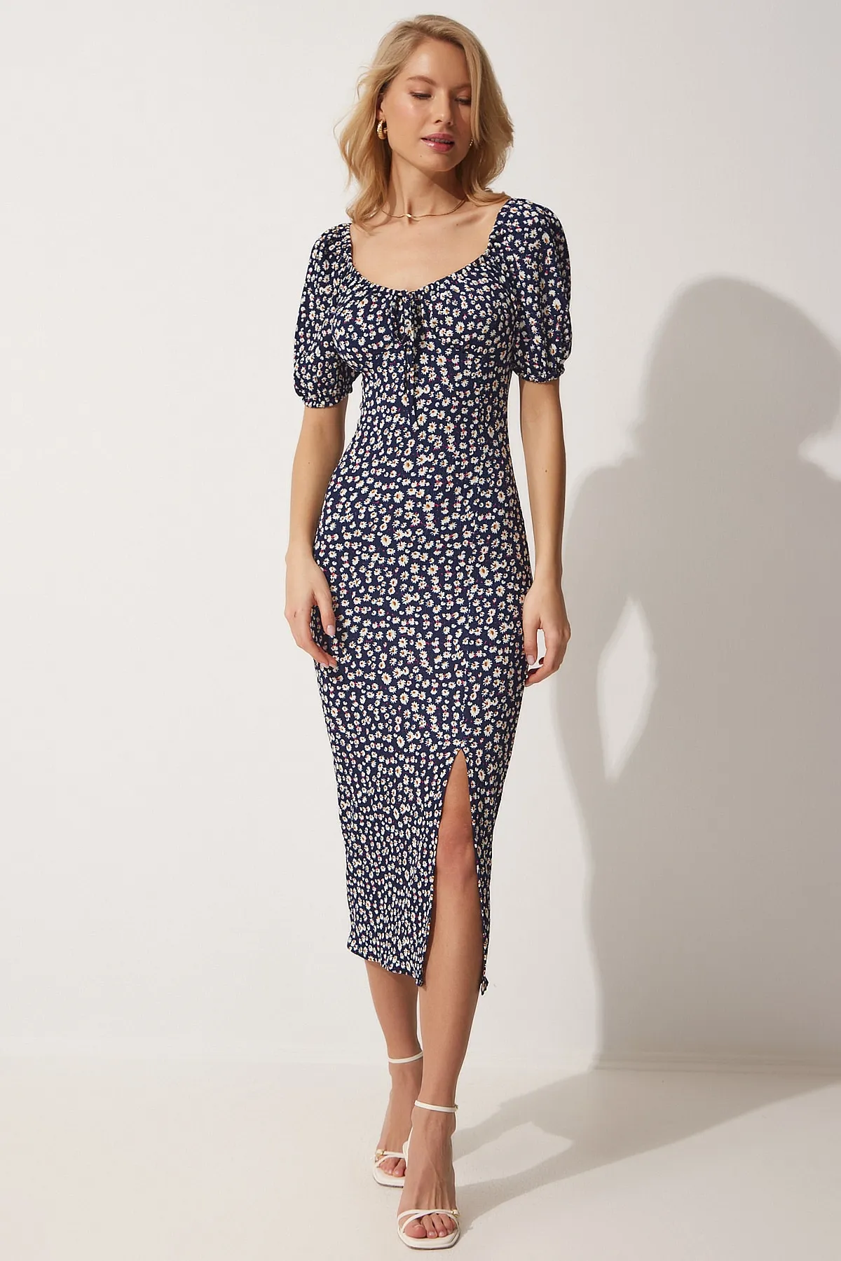 Happiness İstanbul  Dunkelblaues Damen-Sommerstrickkleid mit Carmenkragen und Schlitz FF00113