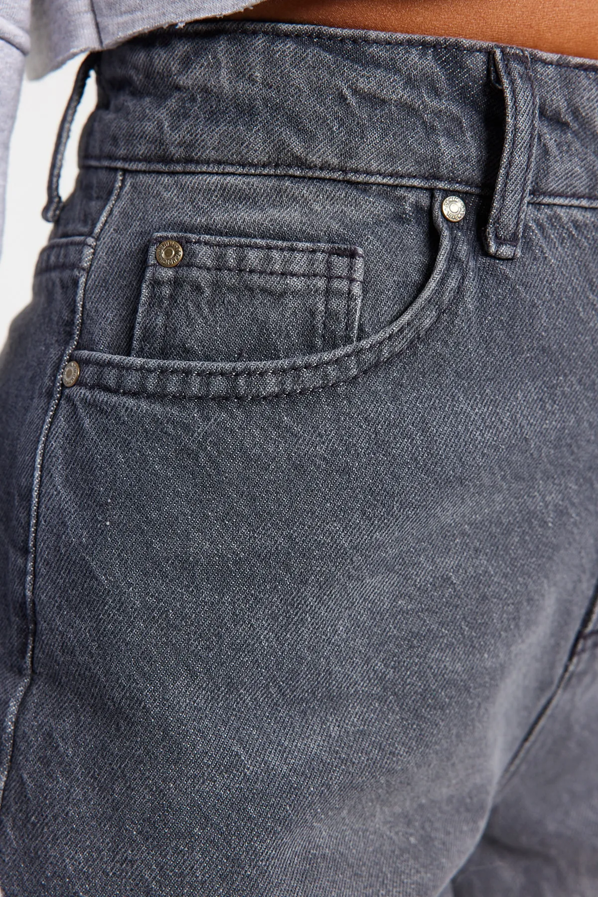 Trendyol Collection  Graue Mom-Jeans mit hoher Taille TWOAW24JE00076