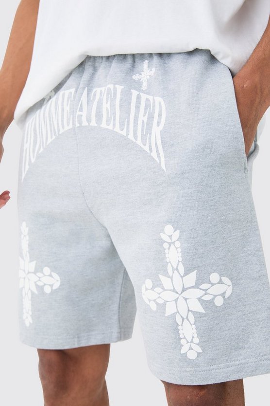 Oversize Shorts mit Homme Atelier Gothic Kreuz Print